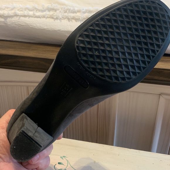 Aerosoles Heelrest Suede finish booty. - Picture 4 of 4
